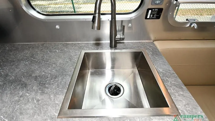 2023 Airstream Flying Cloud 30FB Office, Photos photo 15