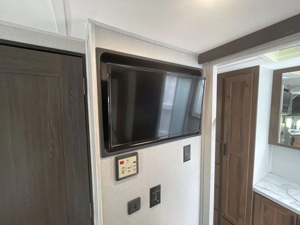 2021 Forest River Sunseeker 2440DS, Photos photo 21
