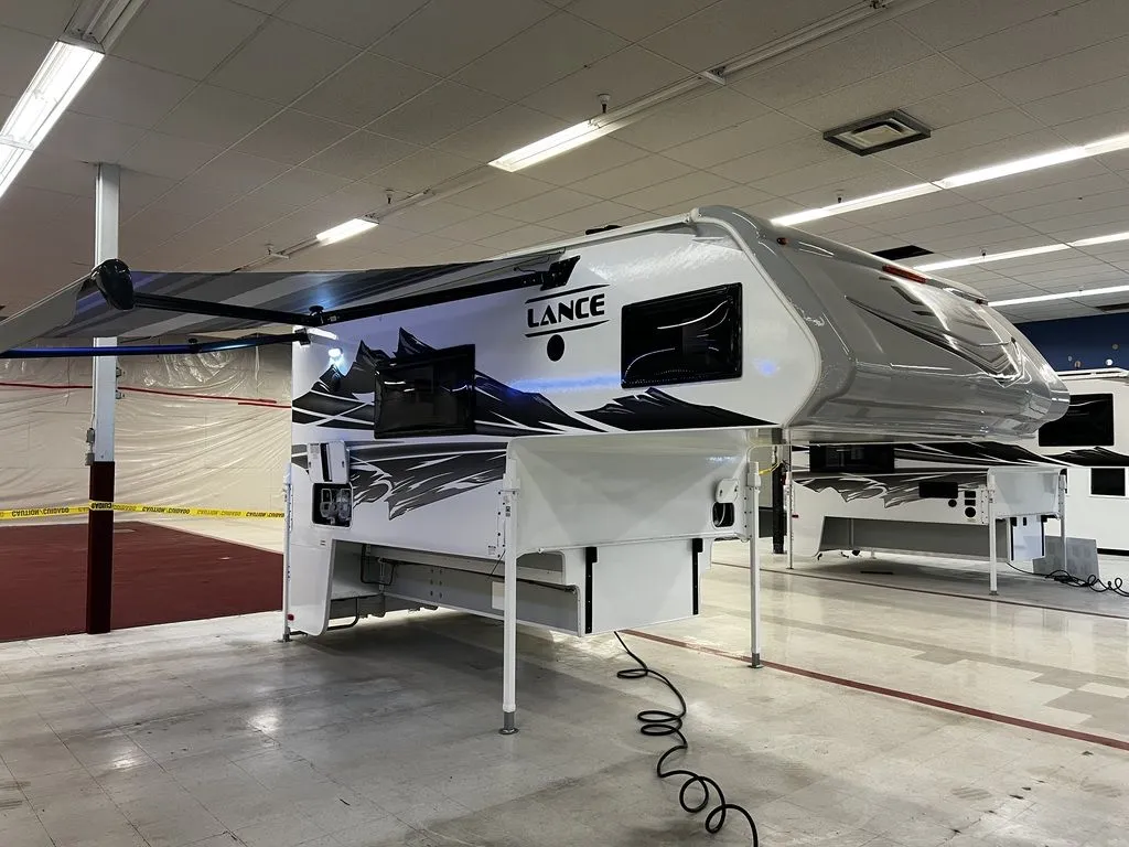 2025 Lance 805 - Photo 4