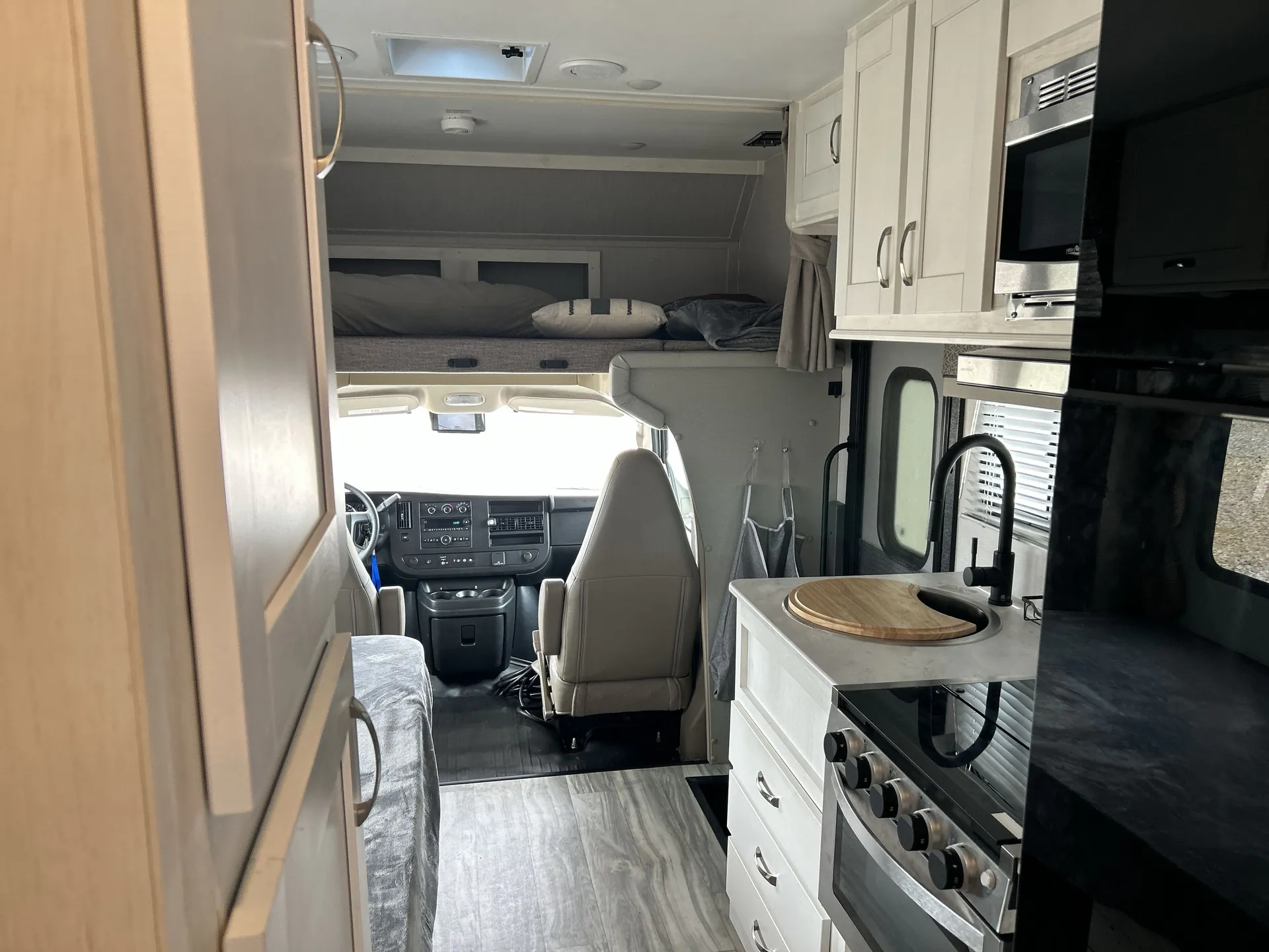 2024 Gulf Stream Conquest LE 6220LE — living area main