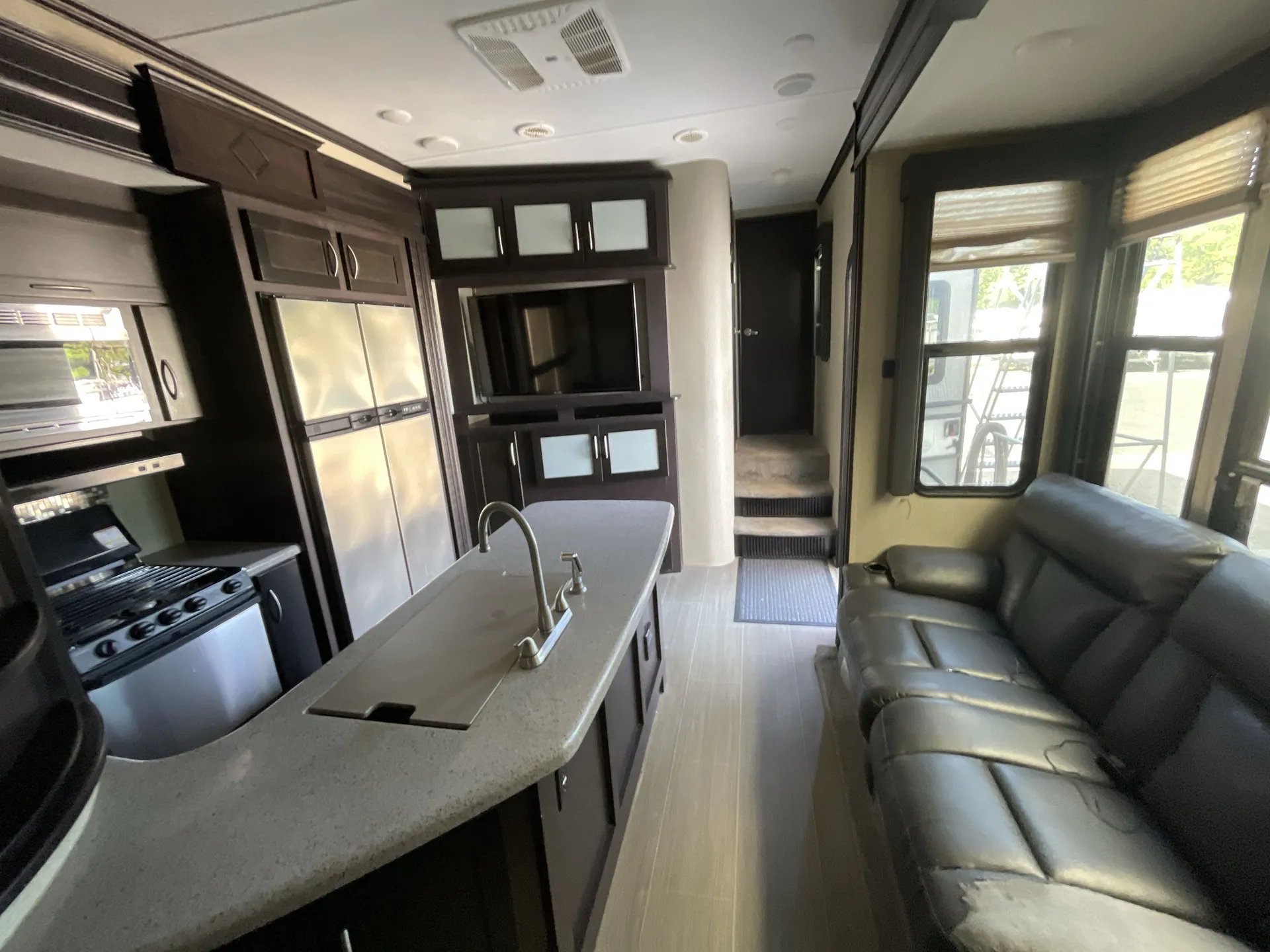 2018 Keystone Carbon 357 — living area main