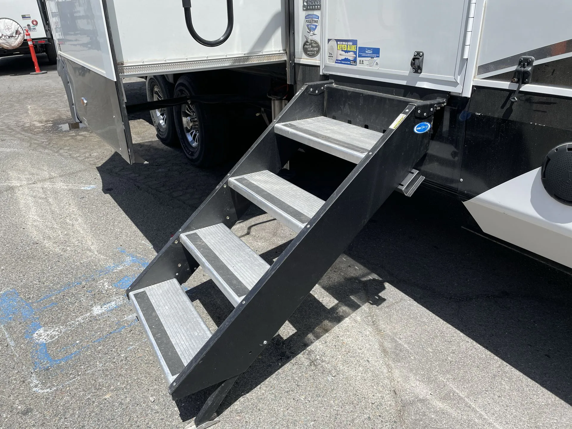 2022 Jayco North Point 380RKGS - Photo 3