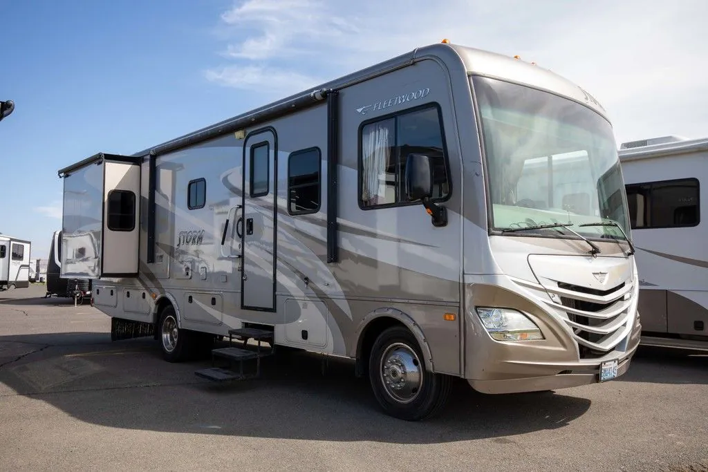 2014 Fleetwood Storm 30L - Photo 2