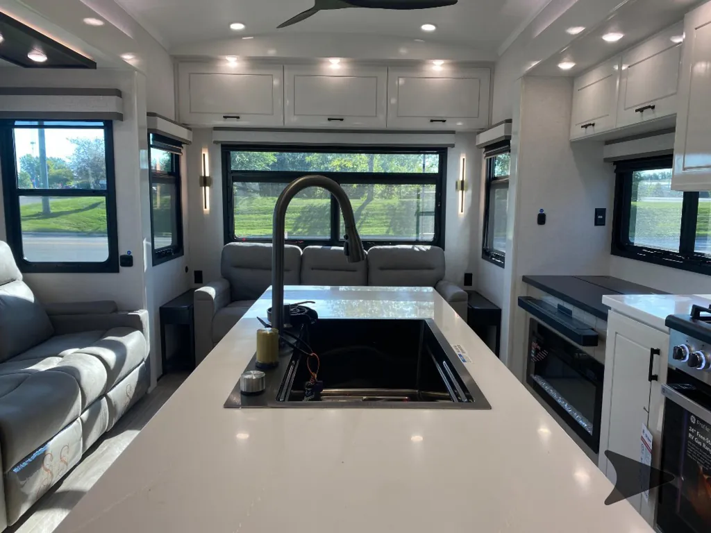 2027 Jayco Pinnacle 32RLTS, Photos photo 4