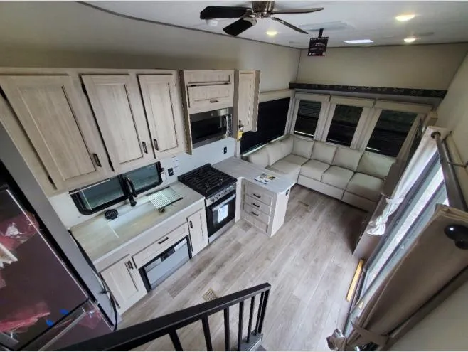 2025 Coachmen Catalina Destination Series 35FME - Photo 4