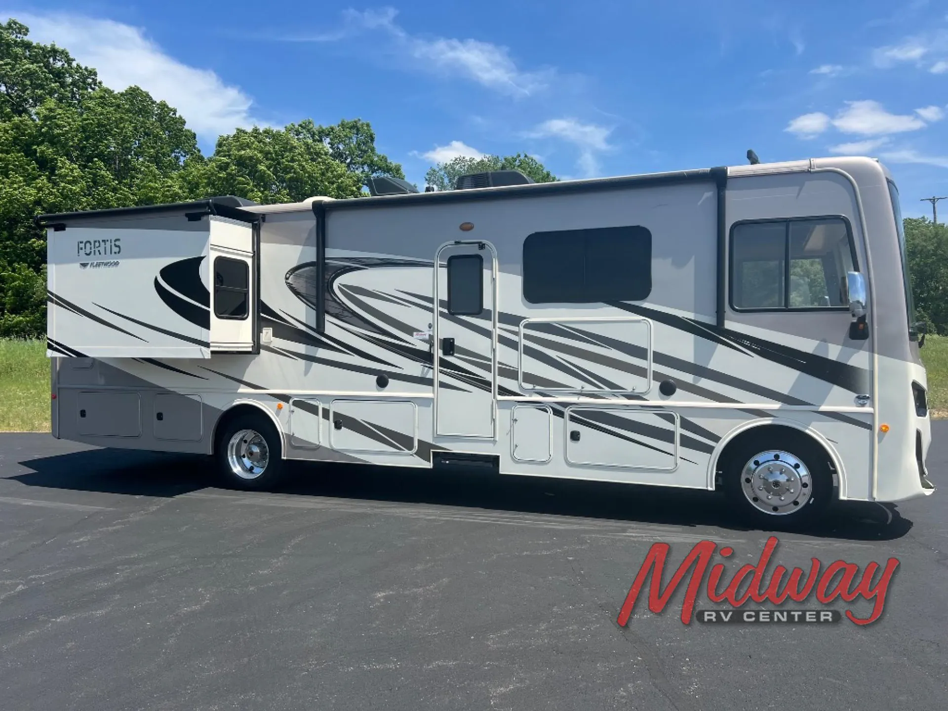 2021 Fleetwood Fortis 32RW - Photo 2