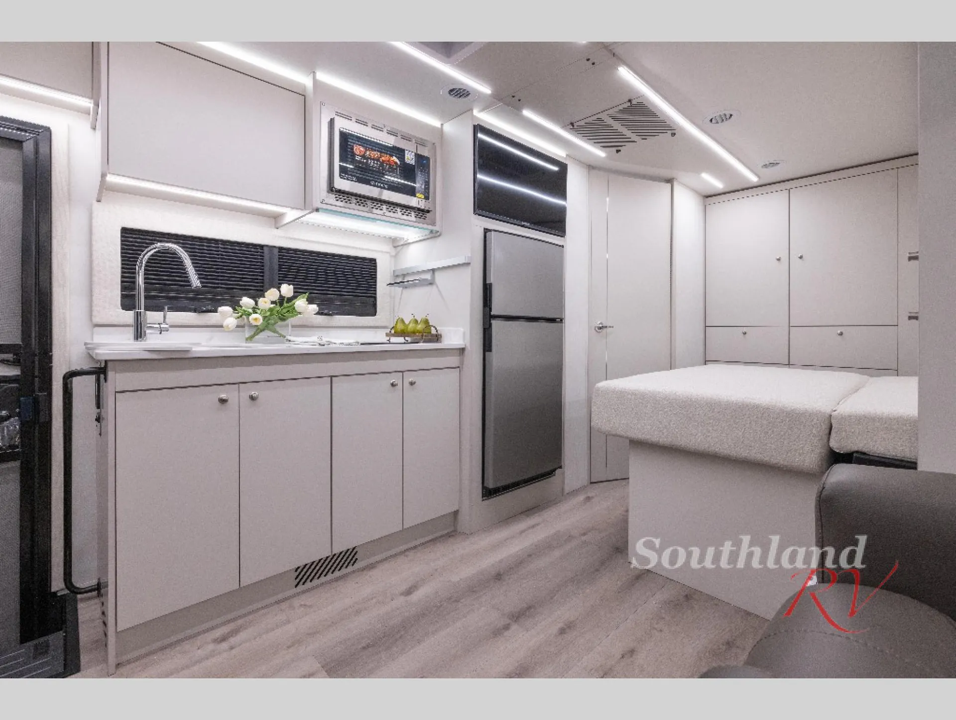 2027 Tiffin Wayfarer 25 PW - Photo 3