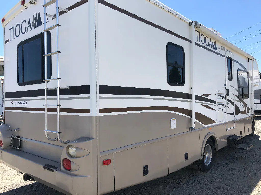 2006 Fleetwood RV Tioga SL 30U - Photo 2