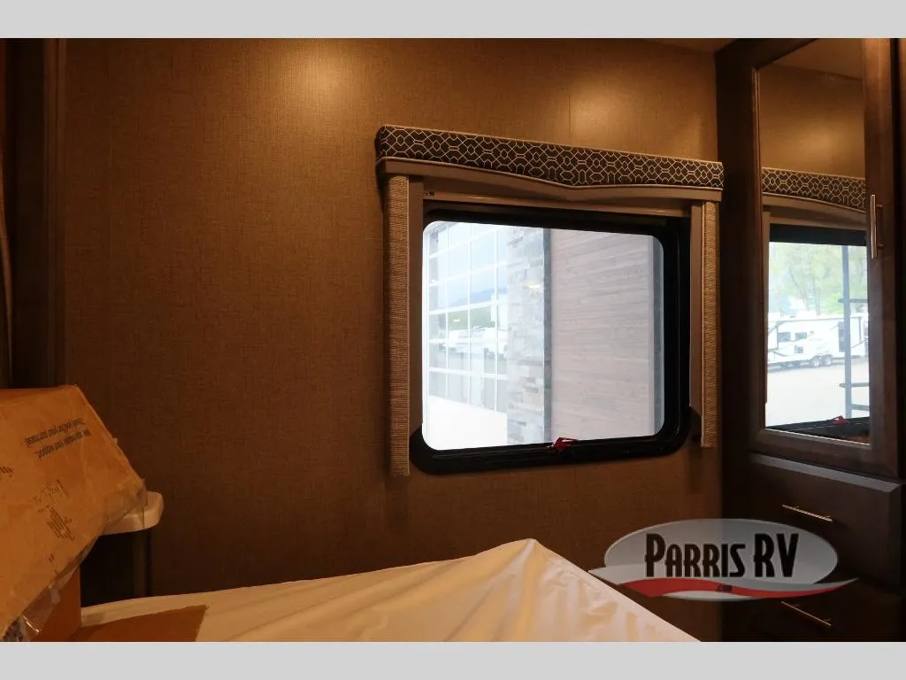 2022 Thor Motor Coach Omni XG32 - Photo 3