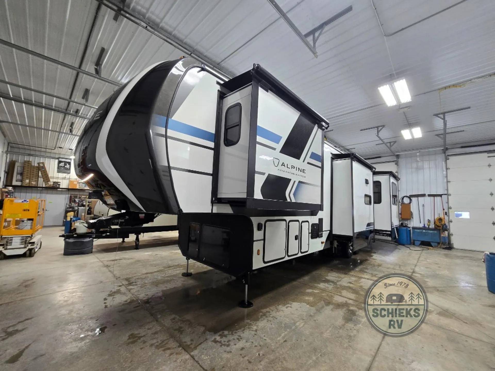 2026 Keystone Alpine Avalanche Edition 338GK - Photo 4