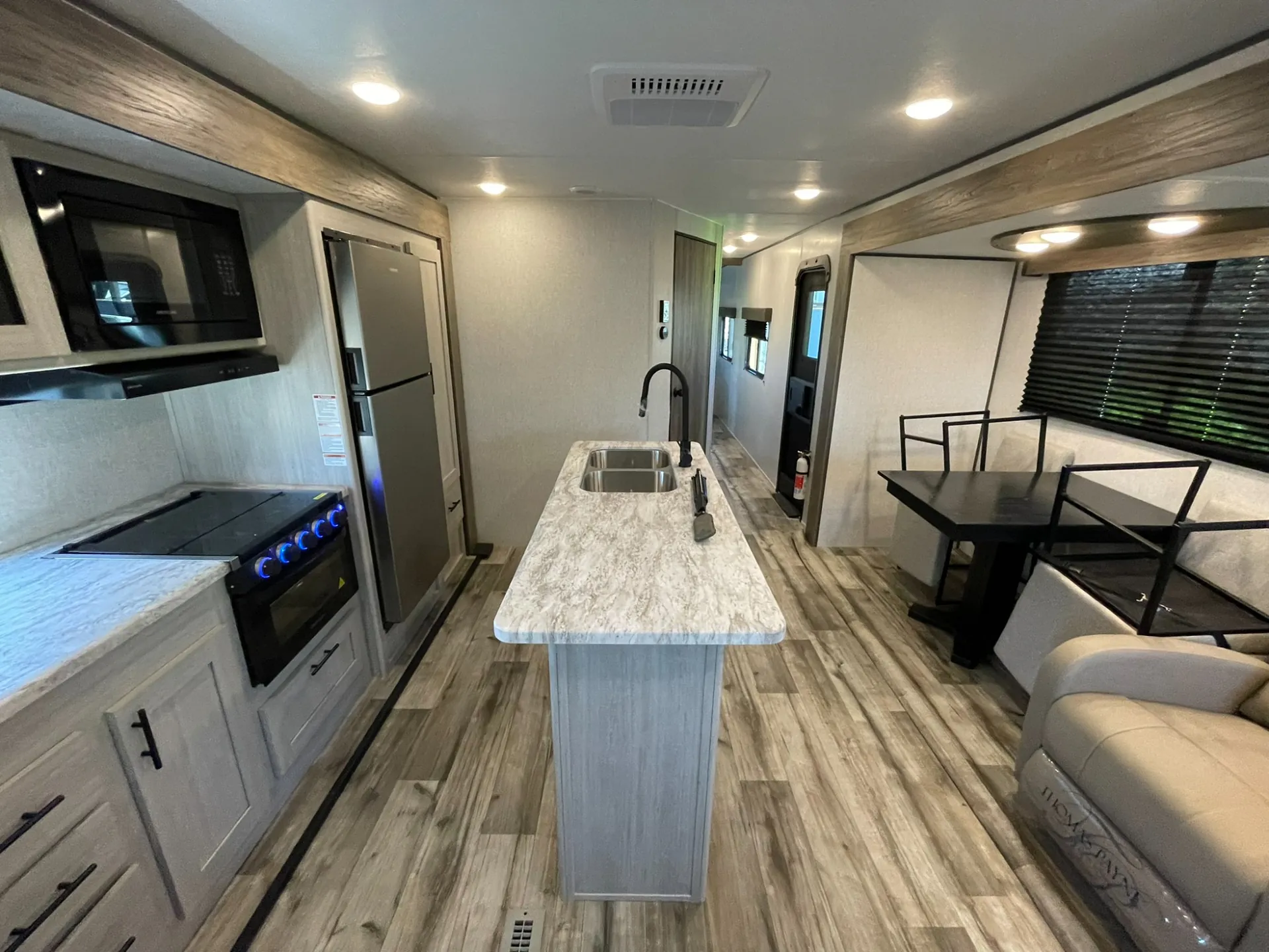2026 CrossRoads Zinger 340LR - Photo 3