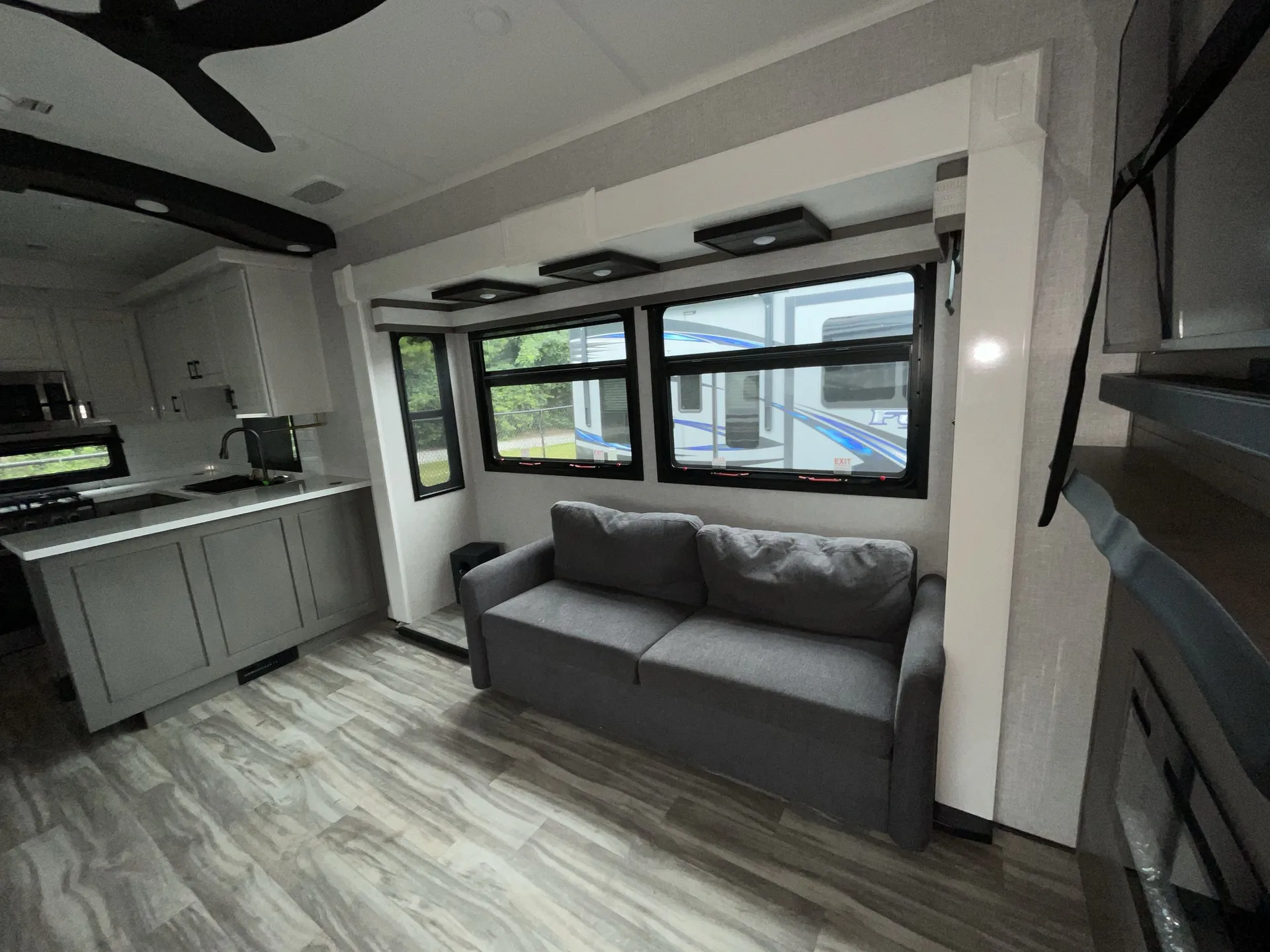 2025 Jayco Pinnacle 38FBRK — living area main