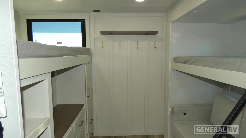 2027 Brinkley Model Z AIR 315, Photos photo 24