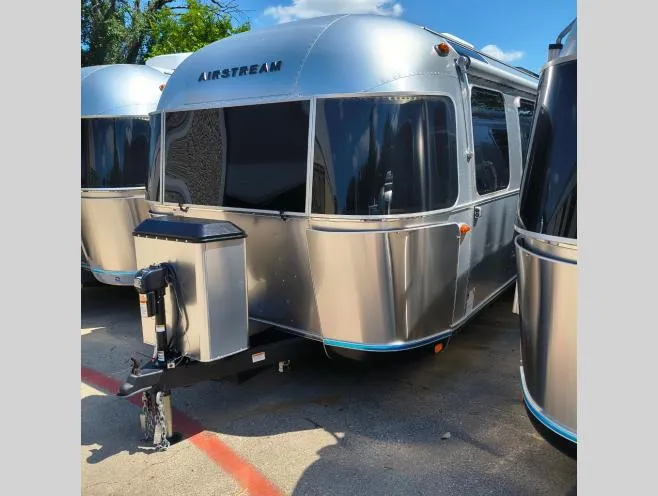 2026 Airstream Classic 30RB - Photo 4