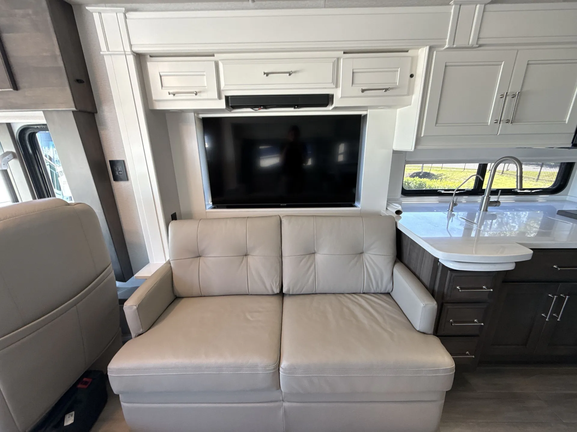 2024 Entegra Coach Aspire 40P — living area main
