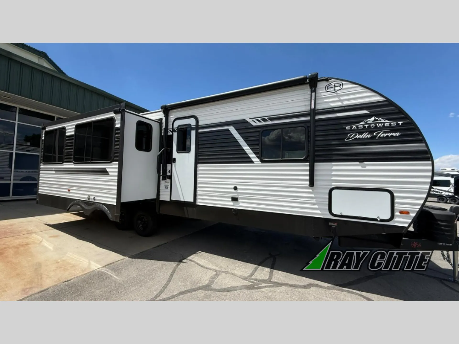 2026 East to West Della Terra 272RL