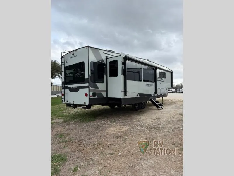2026 Forest River Rockwood Signature 401SFB - Photo 3