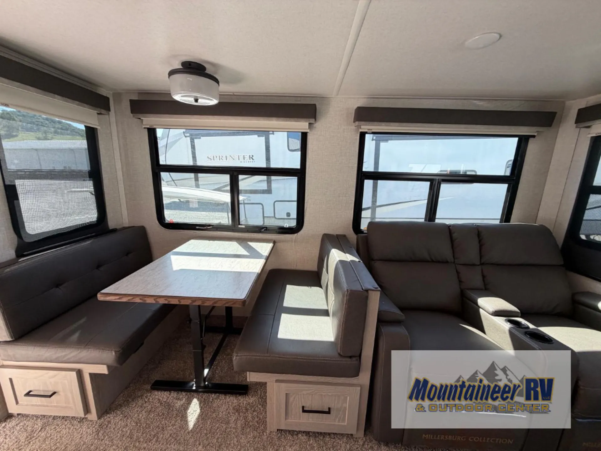 2021 Forest River Rockwood Signature Ultra Lite 8337RL - Photo 3