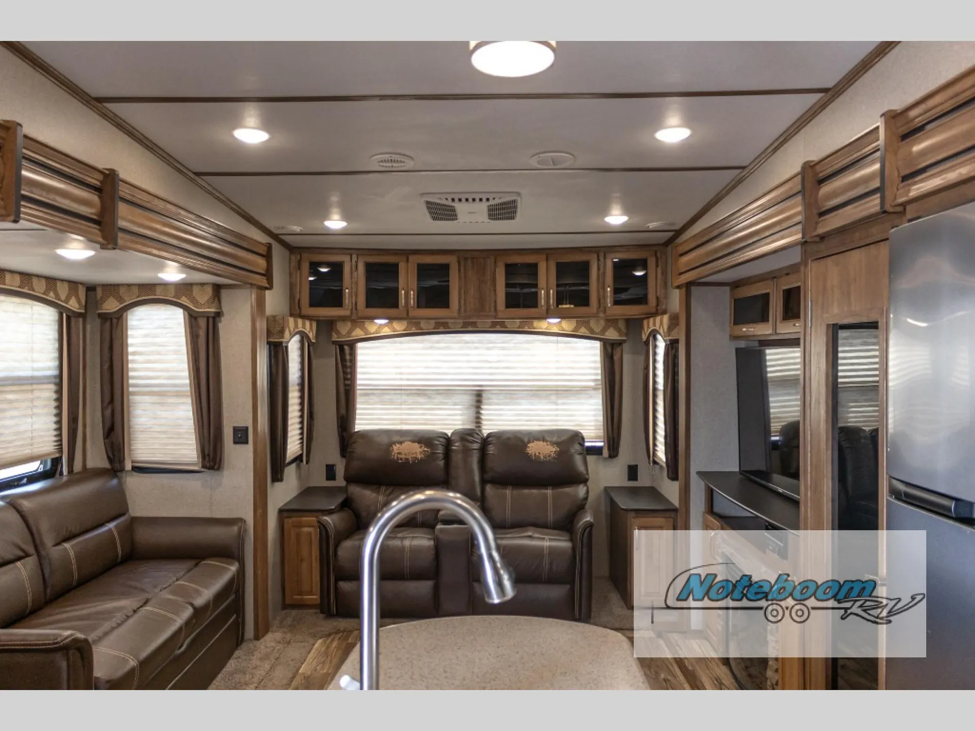 2018 Keystone RV Laredo 355RL - Photo 4