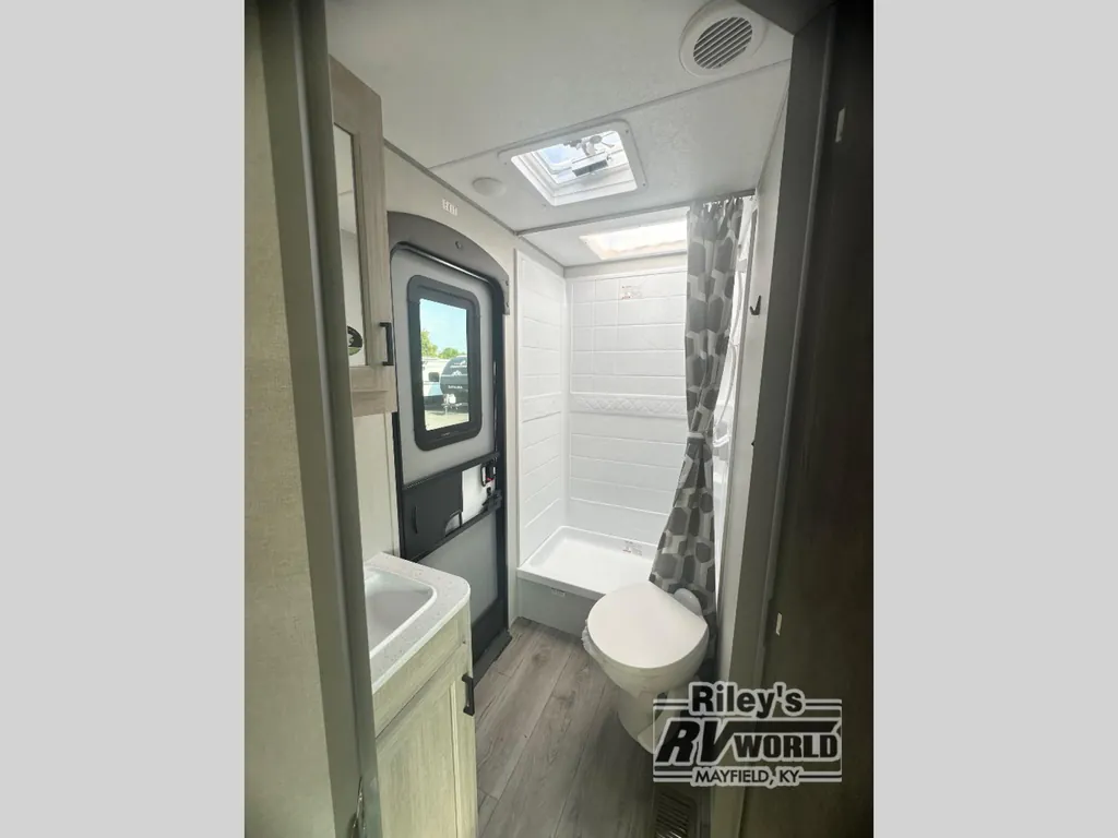 2026 Coachmen Catalina Legacy Edition 273DBHCK, Photos photo 30