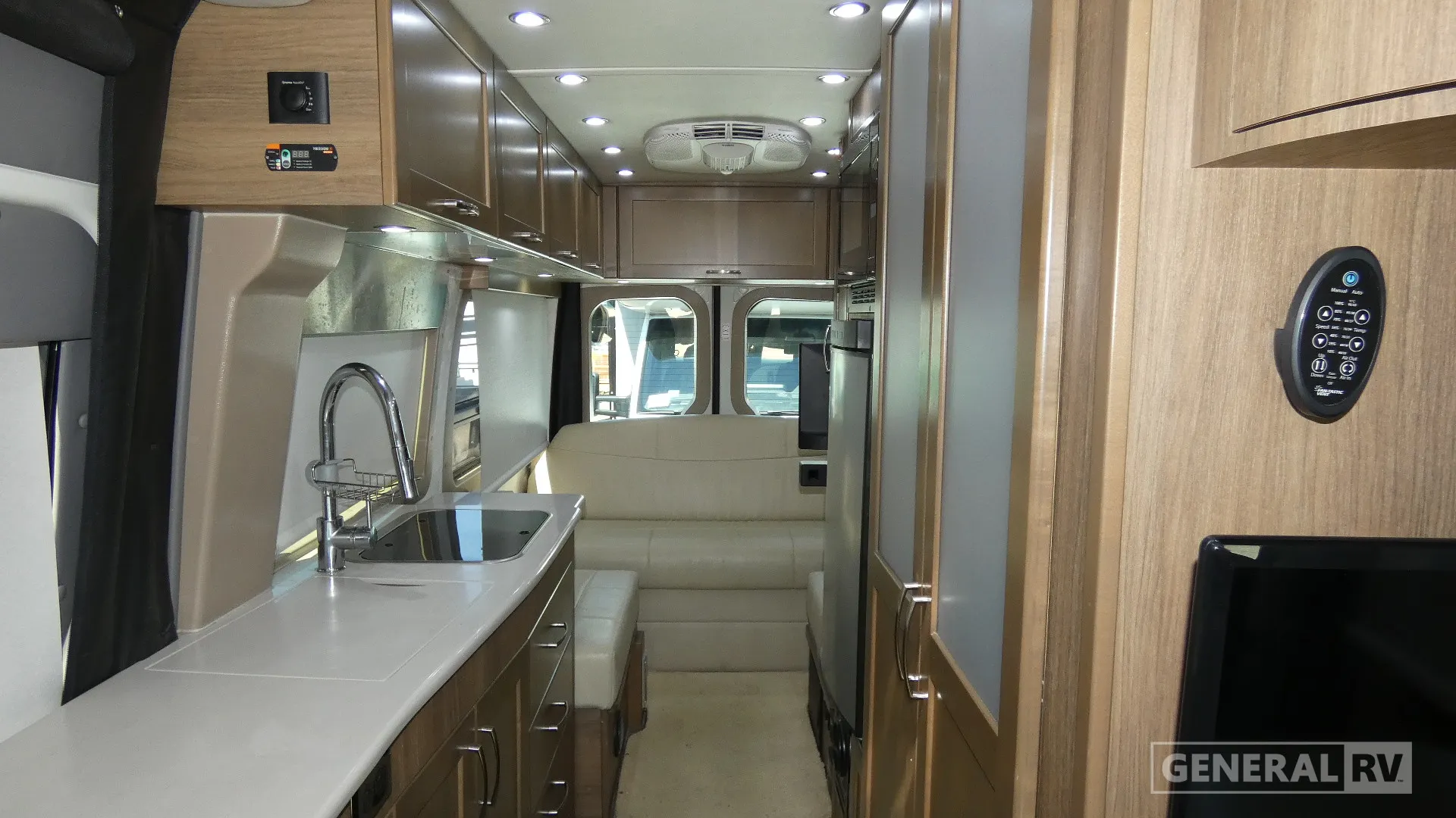 2019 Pleasure Way Plateau FL STD. MODEL - Photo 3