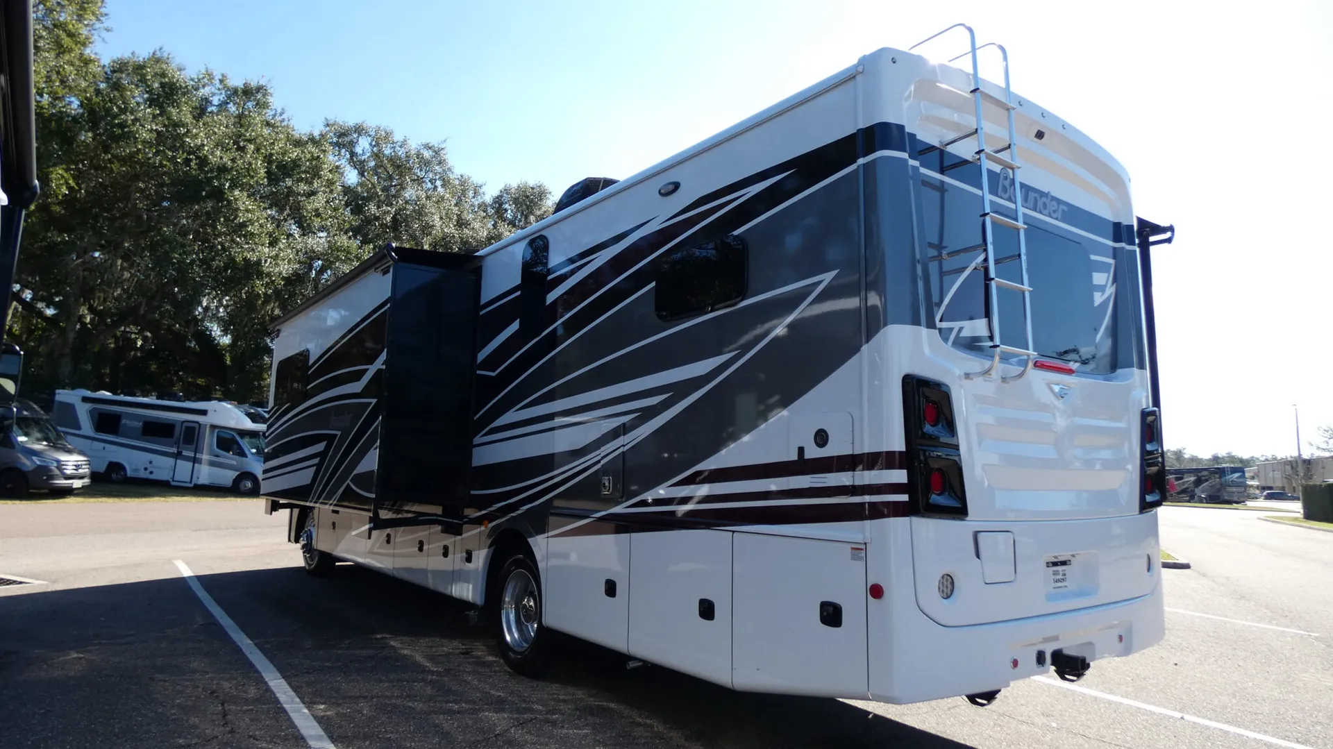 2026 Fleetwood Bounder 35GL - Photo 4