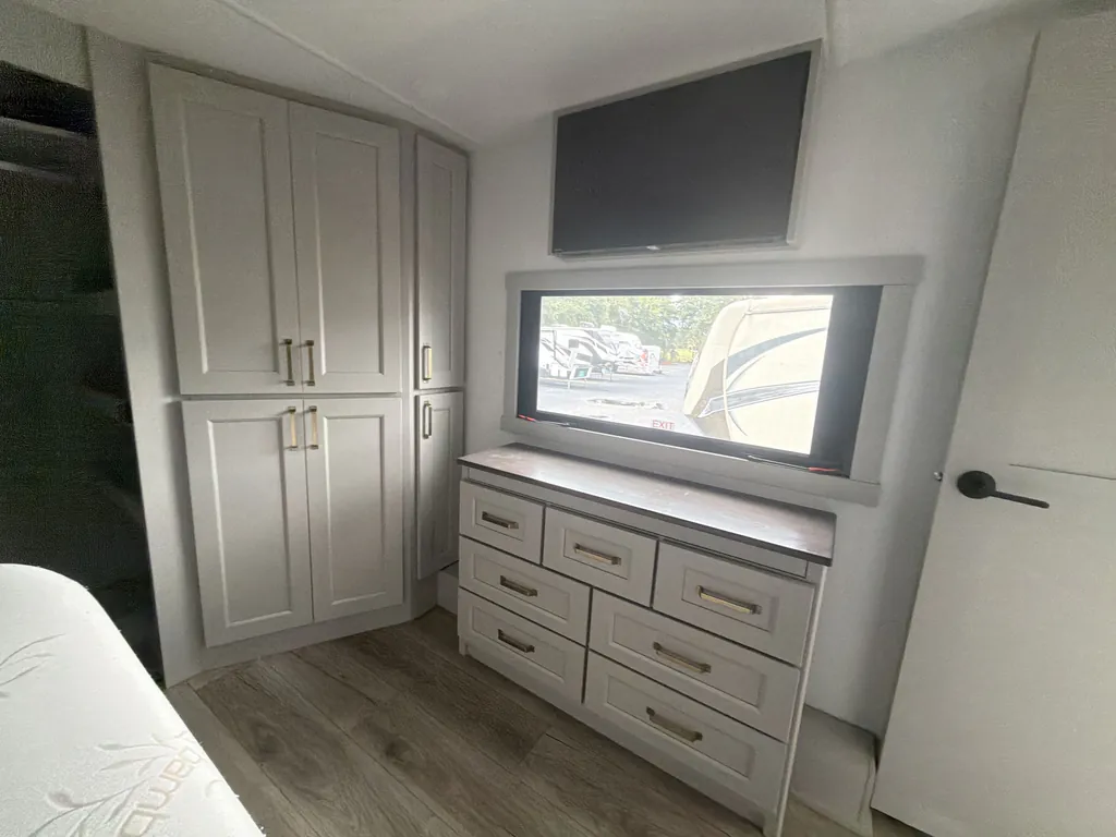 2025 Brinkley Model G 3950, Photos photo 15