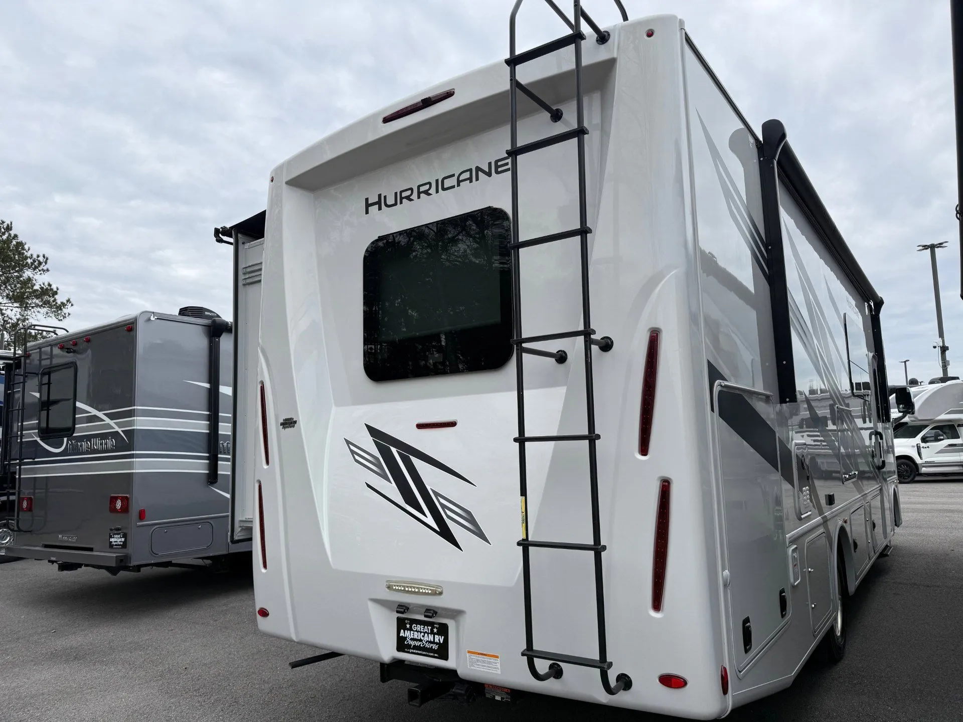 2025 Thor Motor Coach Hurricane 29M - Photo 4