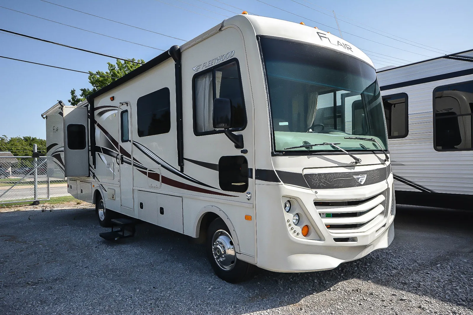 2017 Fleetwood Flair 30P - Photo 2