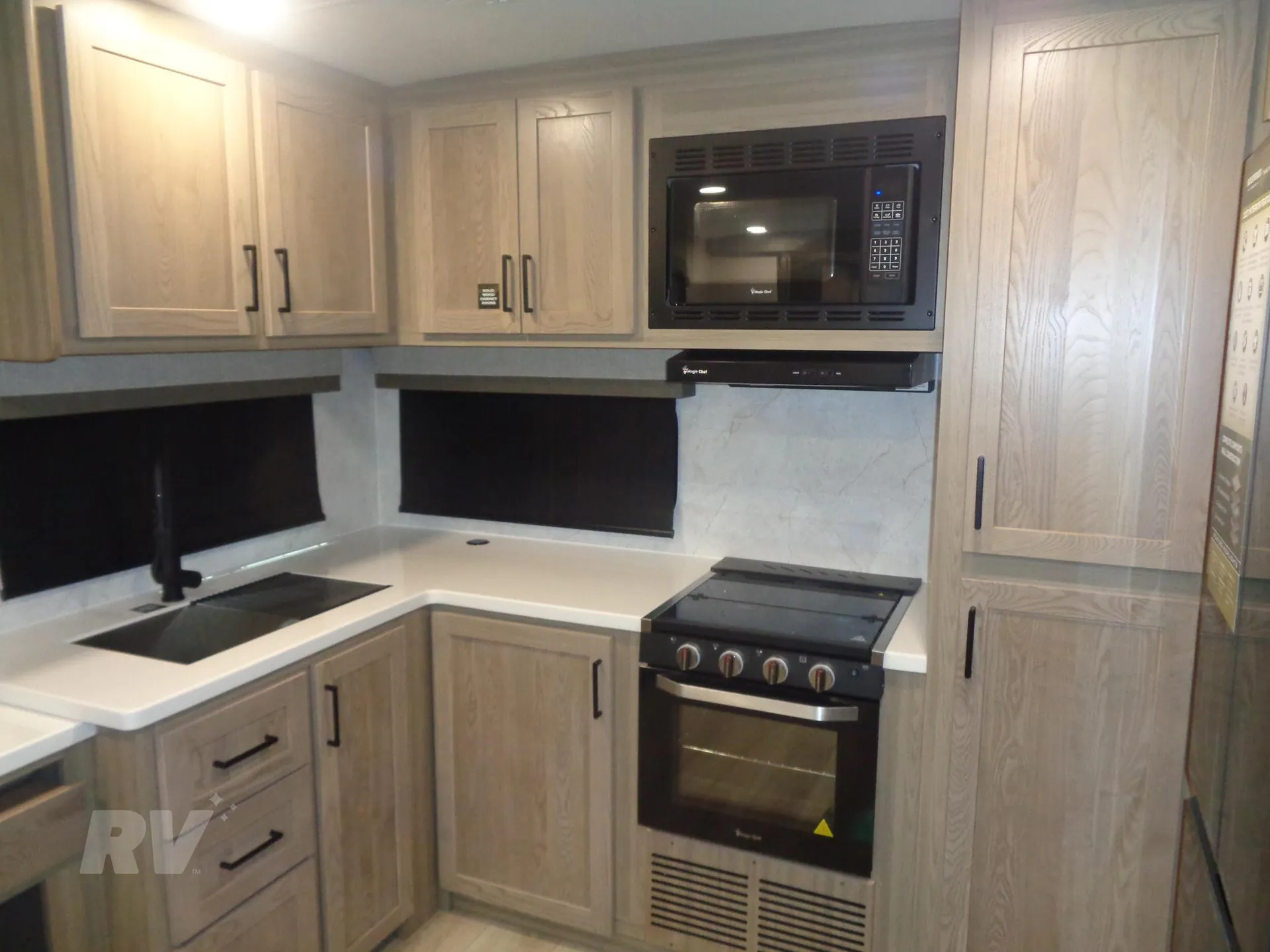 2027 Forest River Rockwood Ultra Lite 2711RK — Photo 5