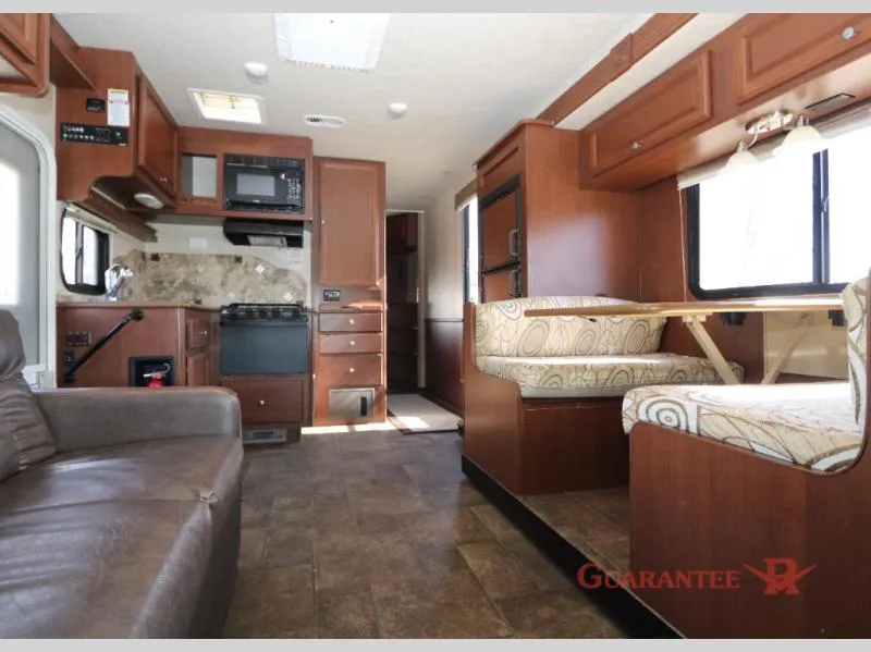 2014 Fleetwood Jamboree Searcher 31M - Photo 4