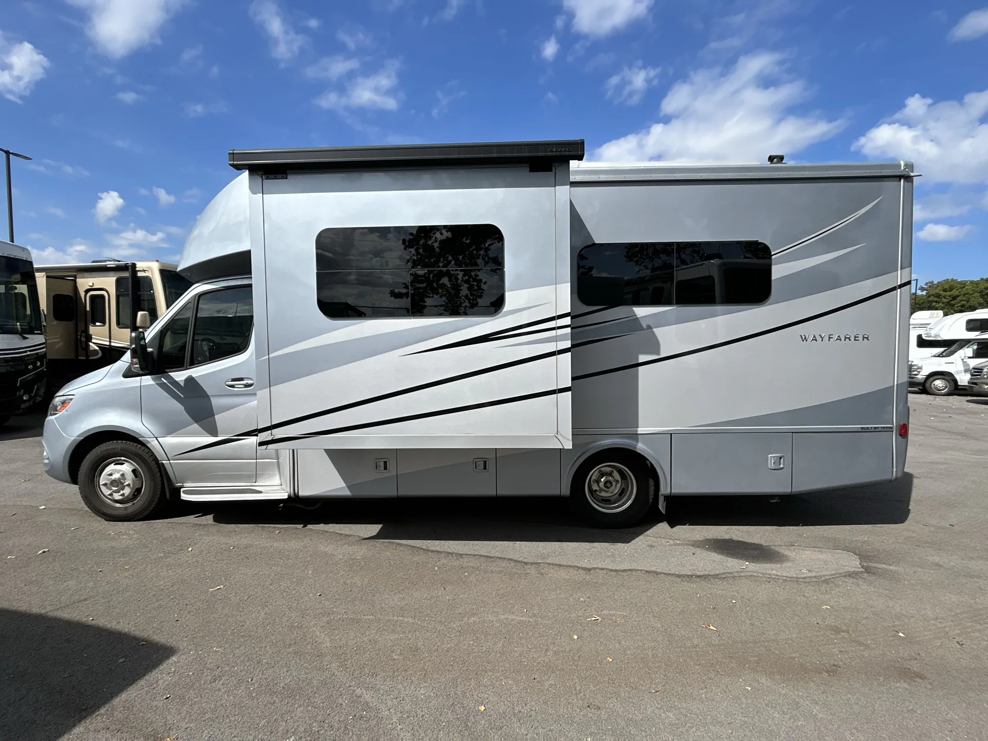 2023 Tiffin Wayfarer 25 JW — off campside