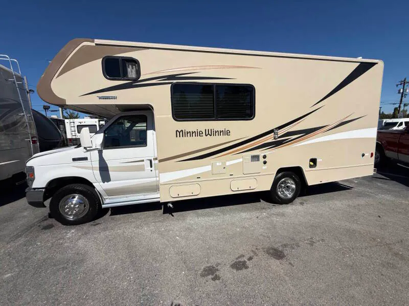 2017 Winnebago Minnie Winnie 22R - Photo 3