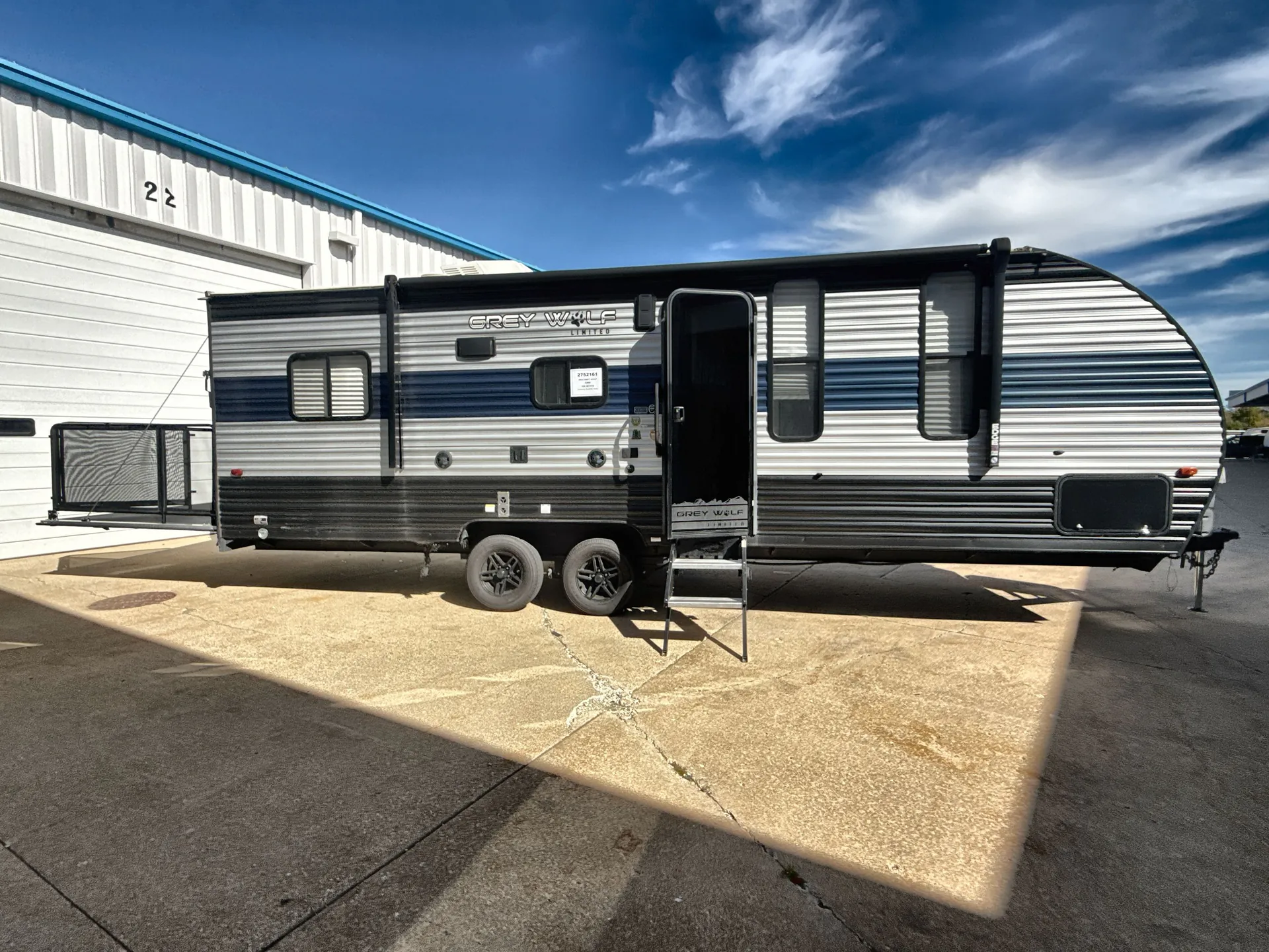 2022 Forest River Cherokee Grey Wolf 22RR — campside