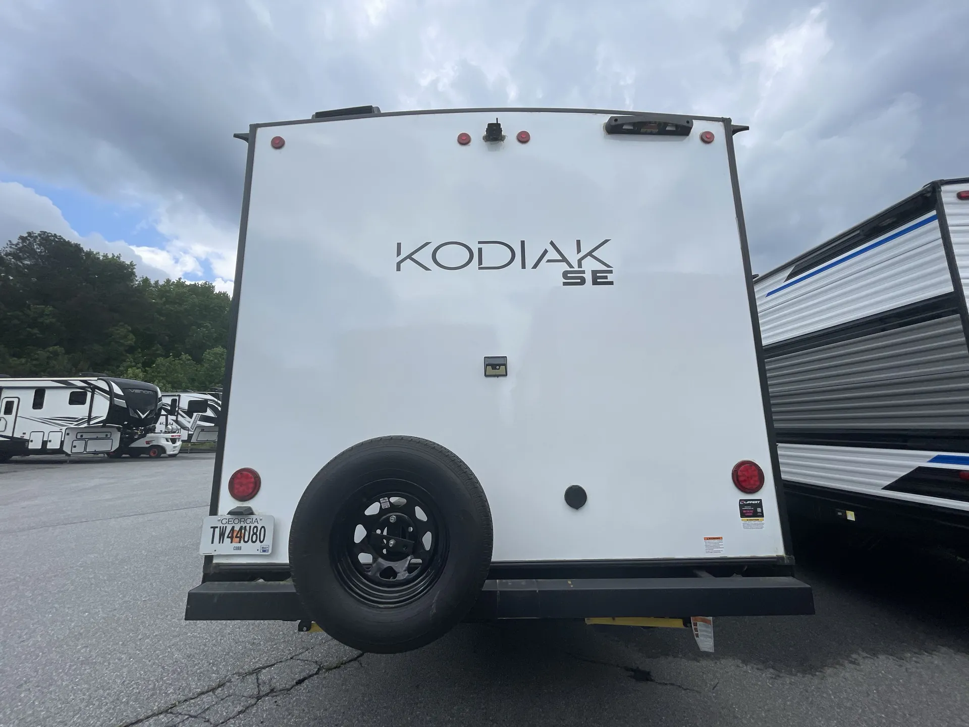 2024 Dutchmen Kodiak SE 26SRB — living area main