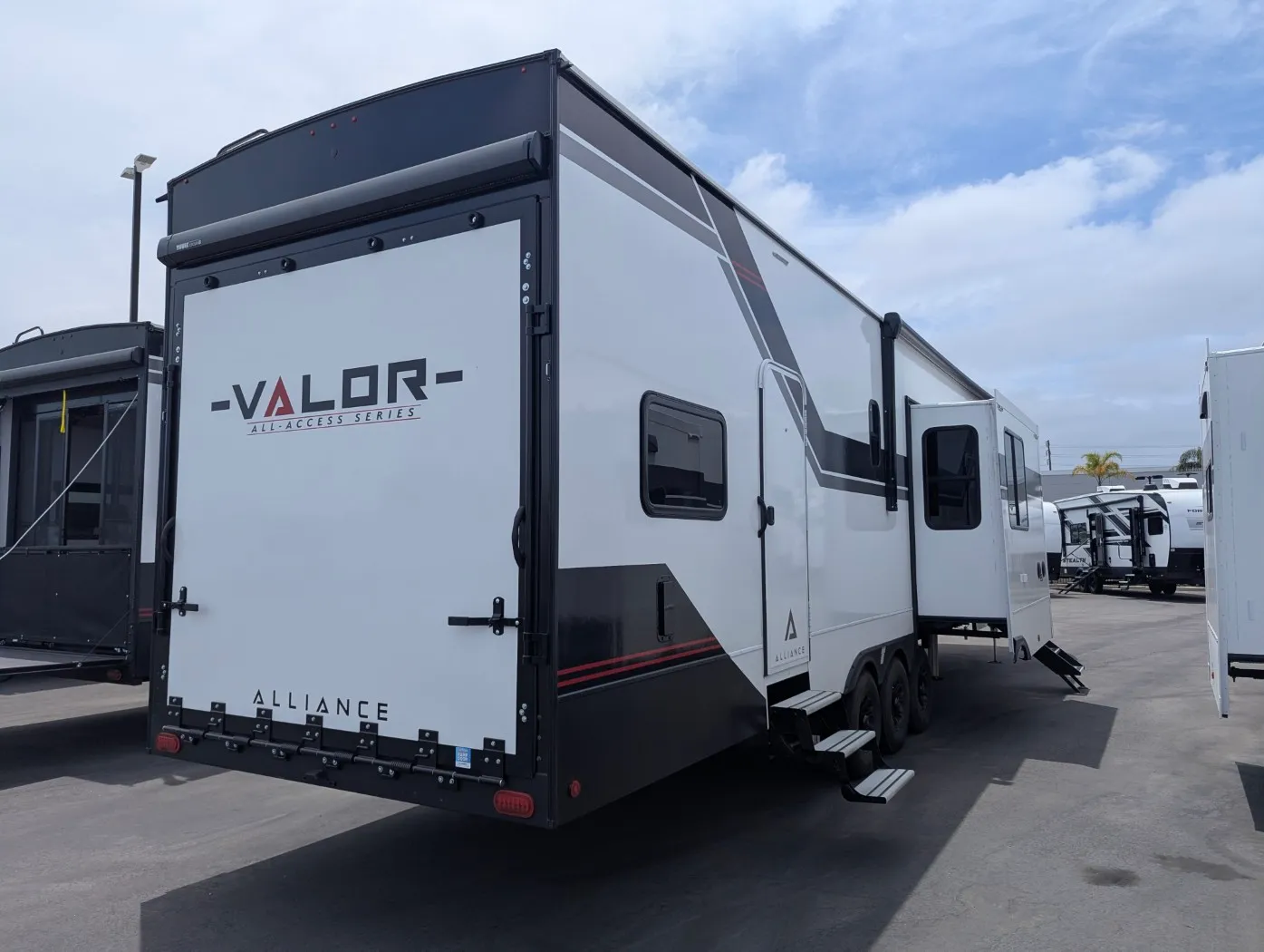 2026 Alliance RV Valor 40A14 - Photo 4