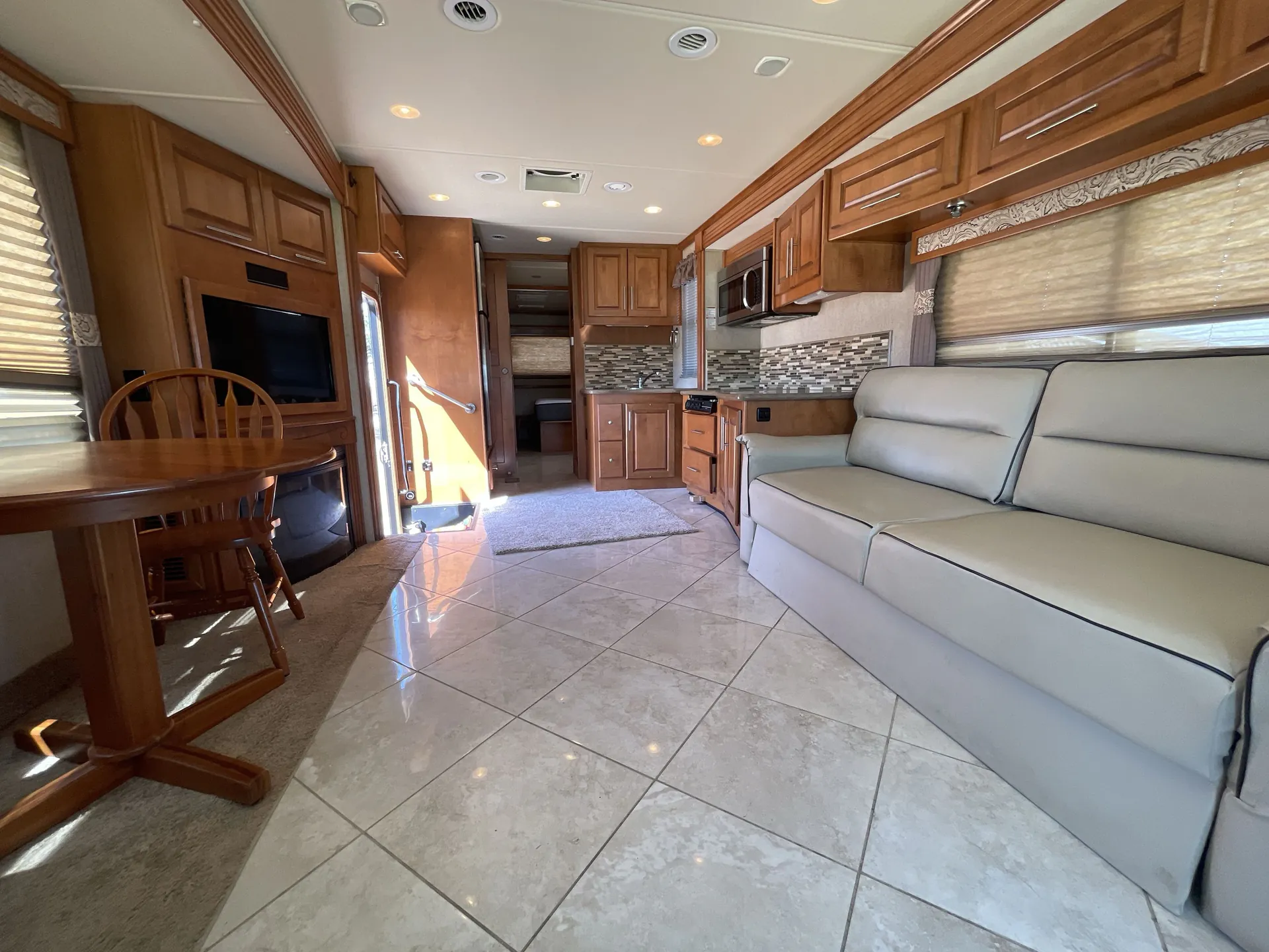 2014 Coachmen Encounter 36KS — living area main
