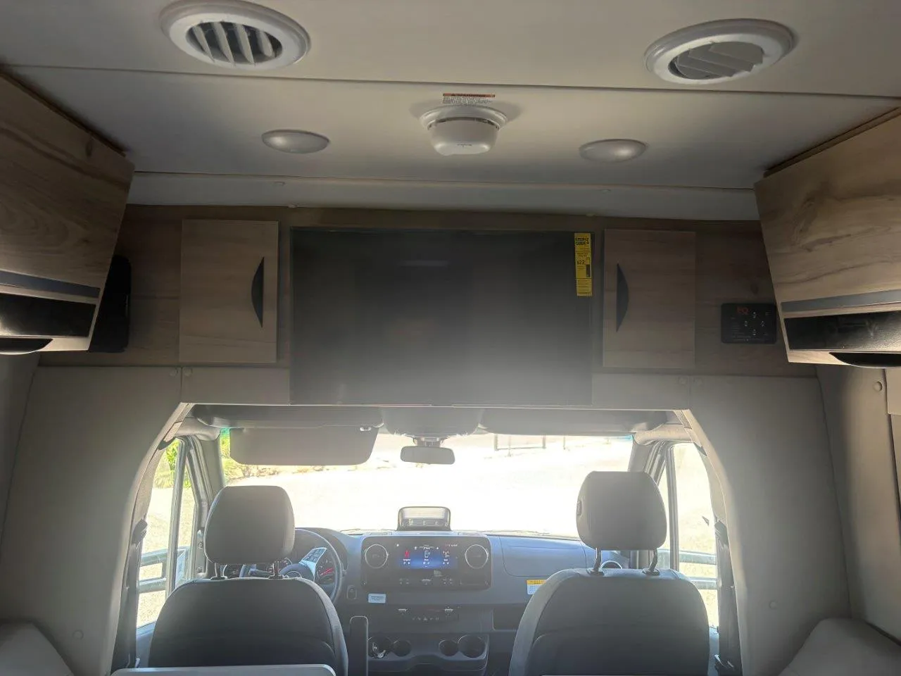 2027 Chinook RV Summit FTB - Photo 3