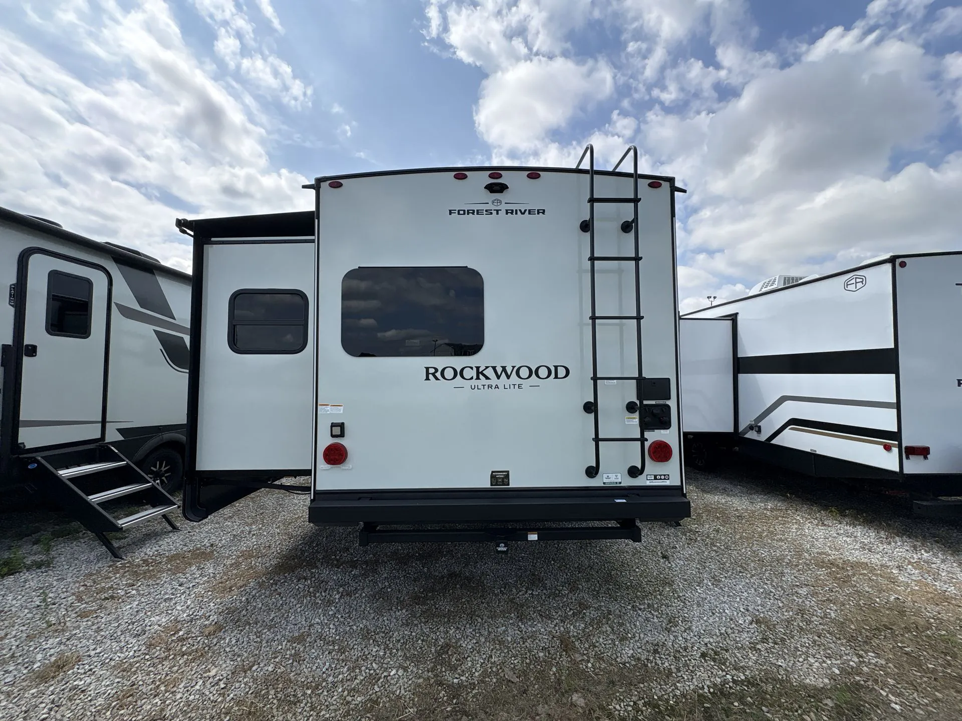 2027 Forest River Rockwood Ultra Lite 2608BS - Photo 4