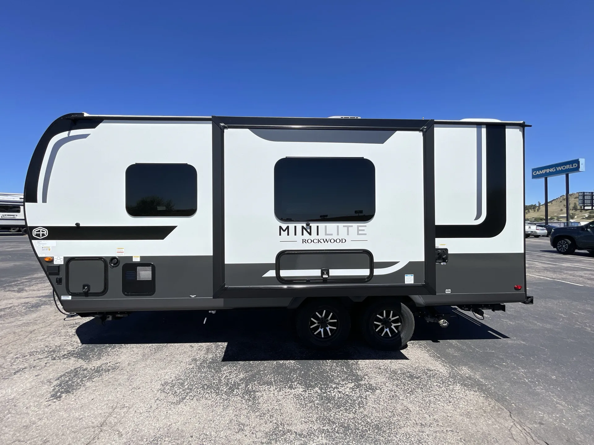 2027 Forest River Rockwood Mini Lite 2109S — off campside