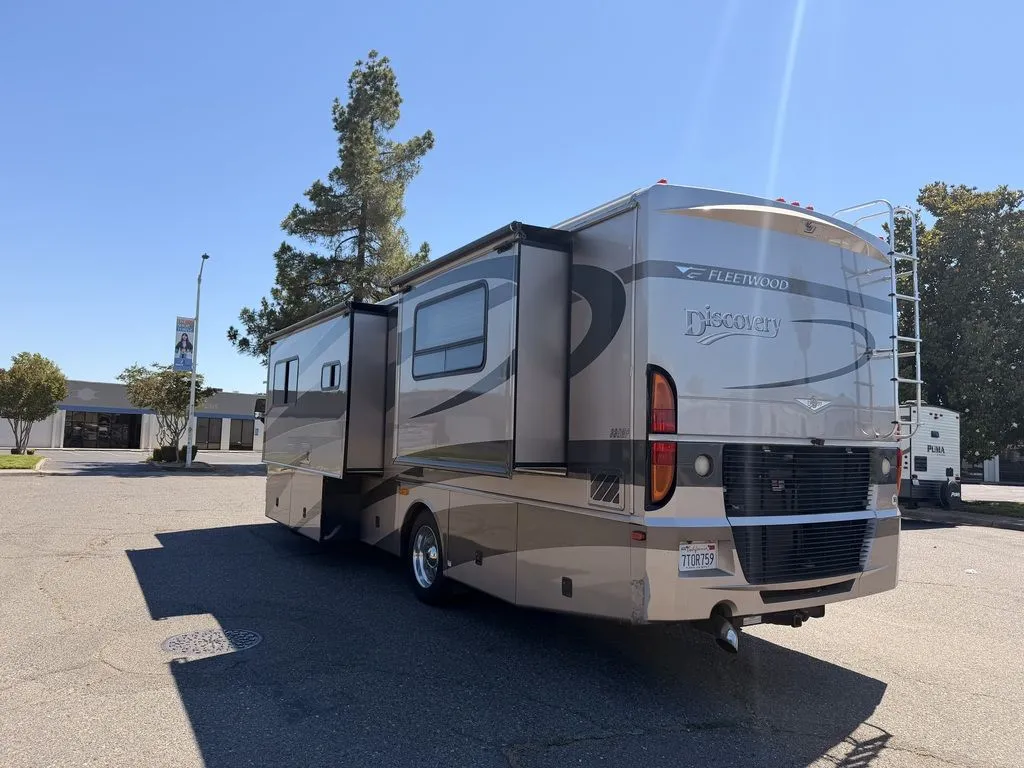 2004 FLEETWOOD DISCOVERY 35M - Photo 2
