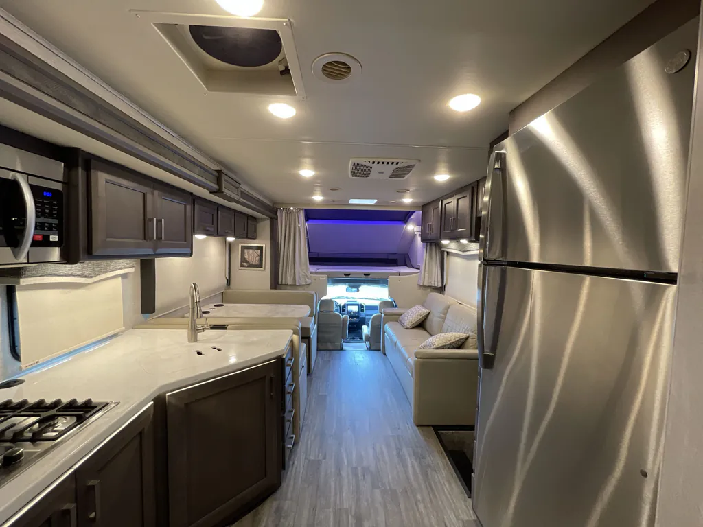 2023 Thor Motor Coach Magnitude RS36, Photos photo 3