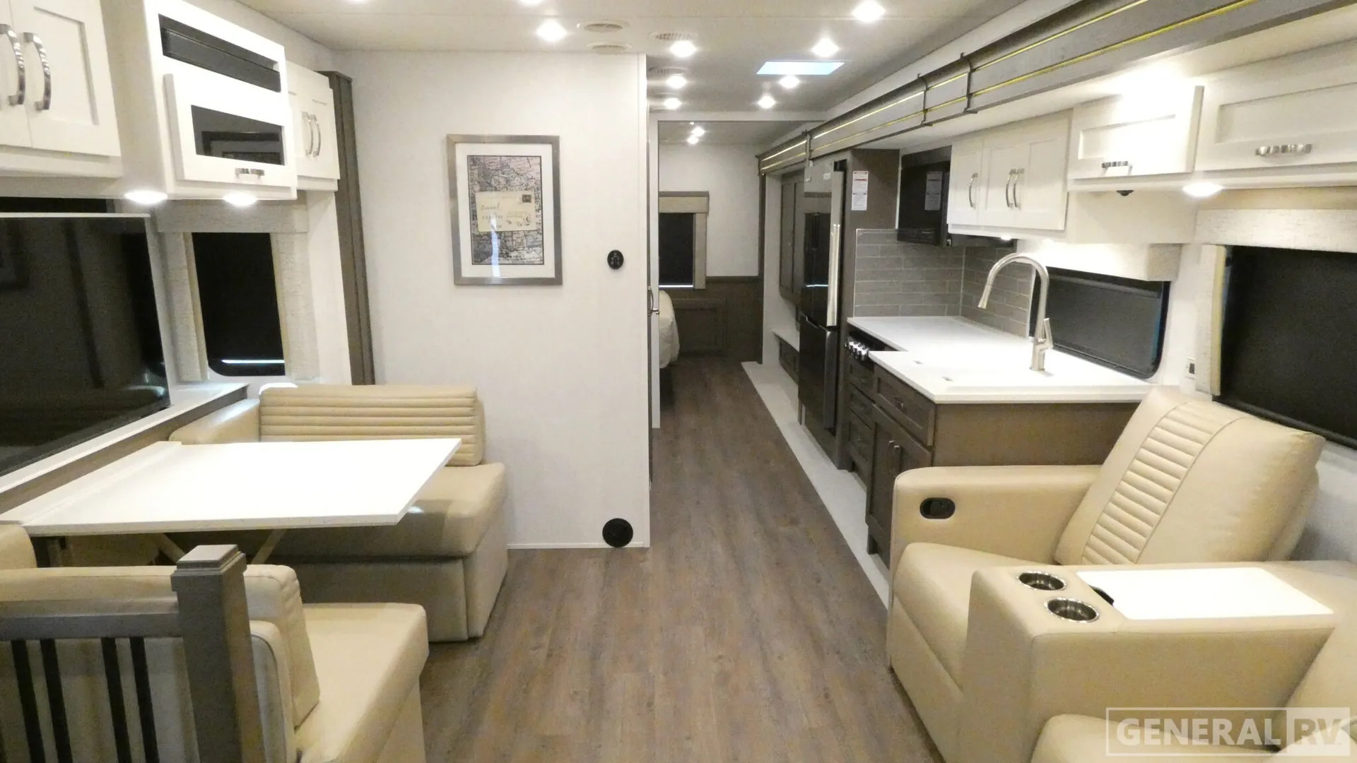 2026 Newmar Bay Star 3225 - Photo 3