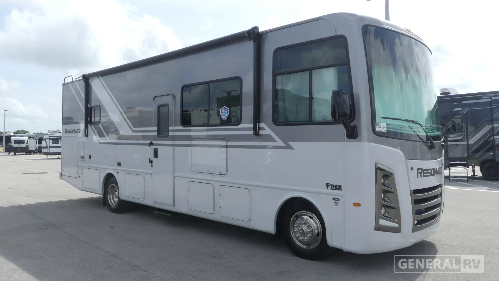 2026 Thor Motor Coach Resonate 30C - Photo 2