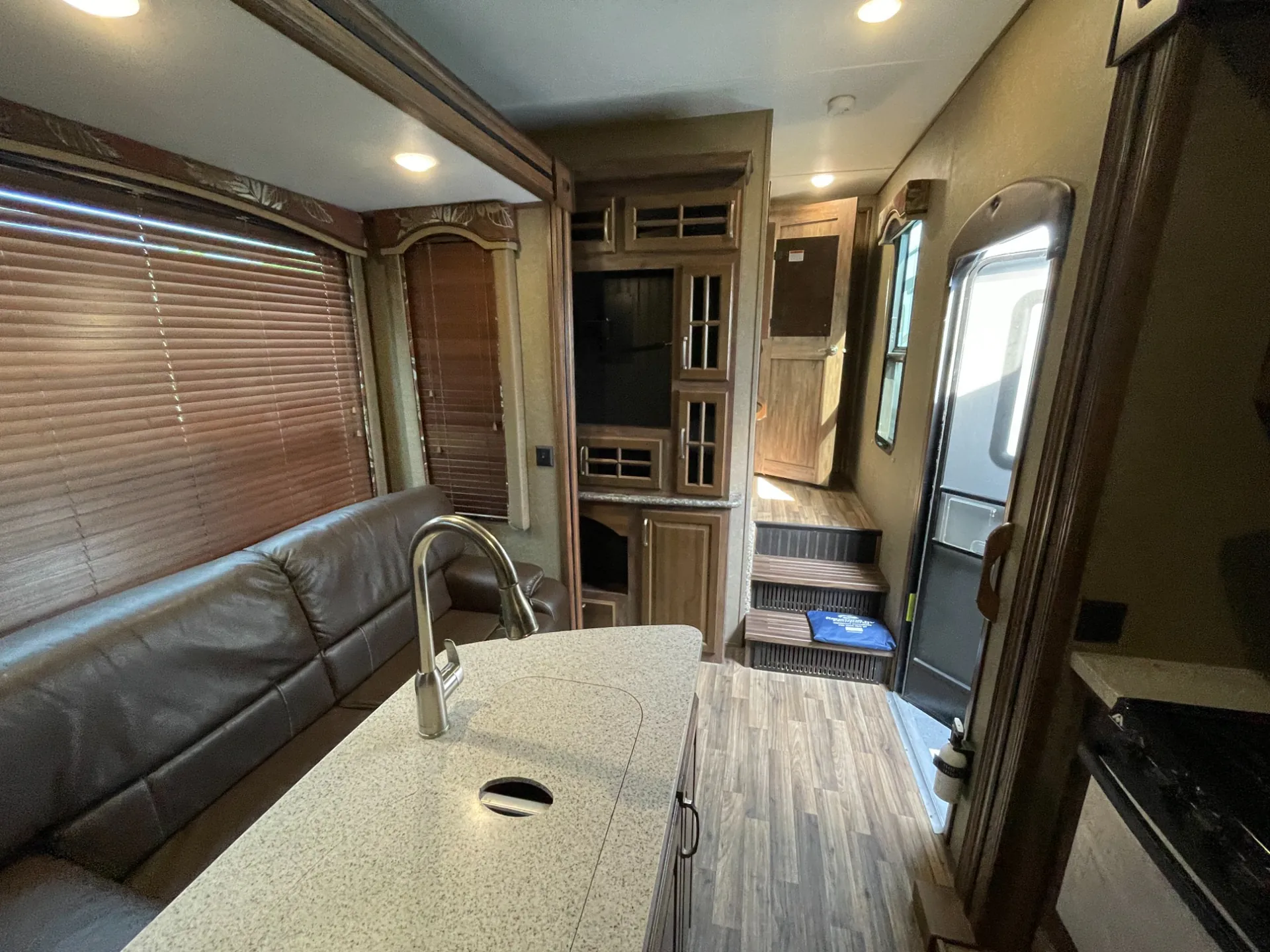 2017 Keystone Avalanche 361TG - Photo 3
