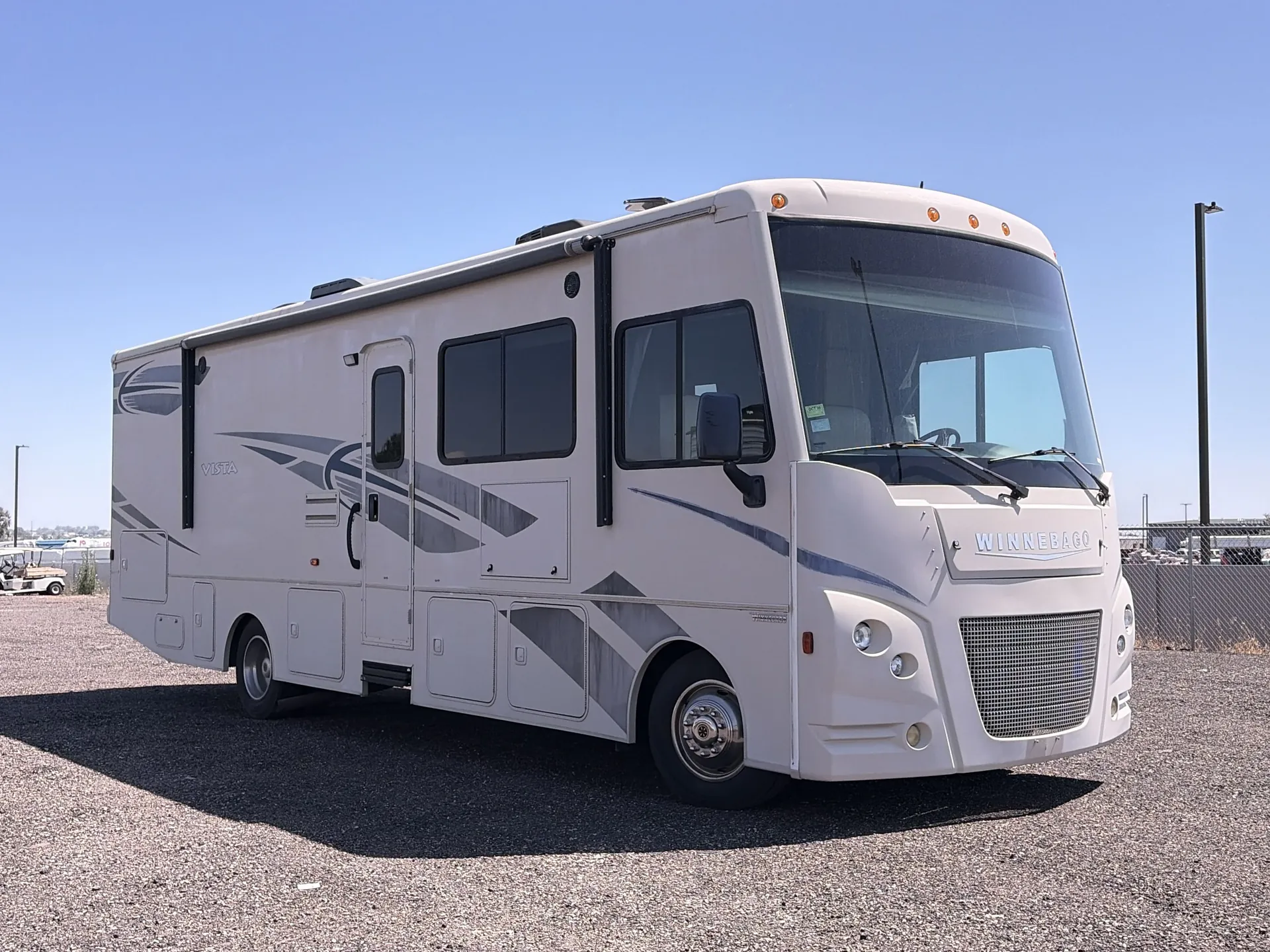 2017 Winnebago Vista 31B - Photo 2
