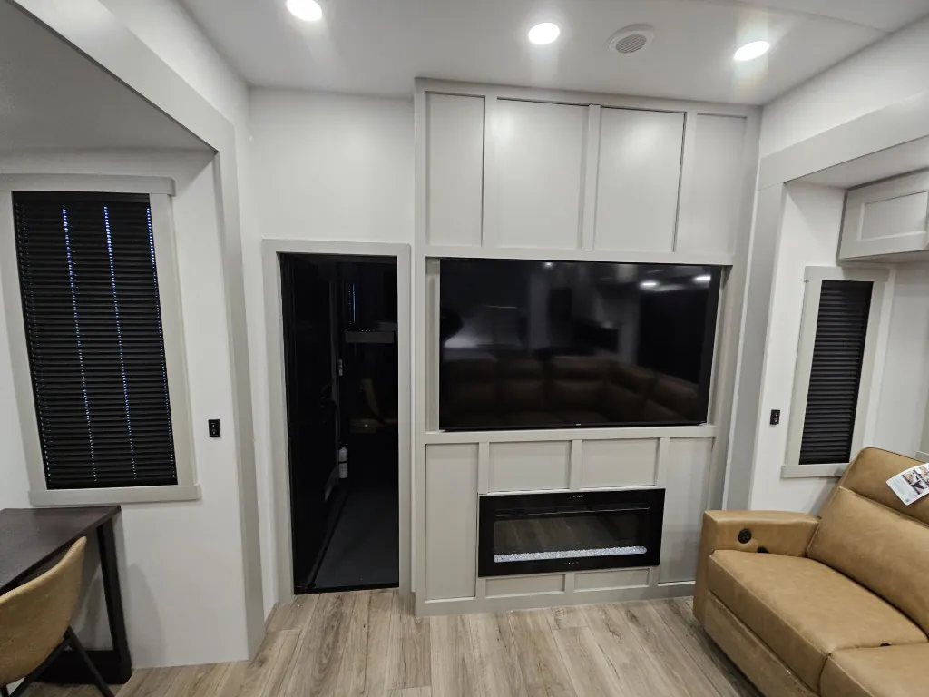2026 Brinkley Model G 4150, Photos photo 14