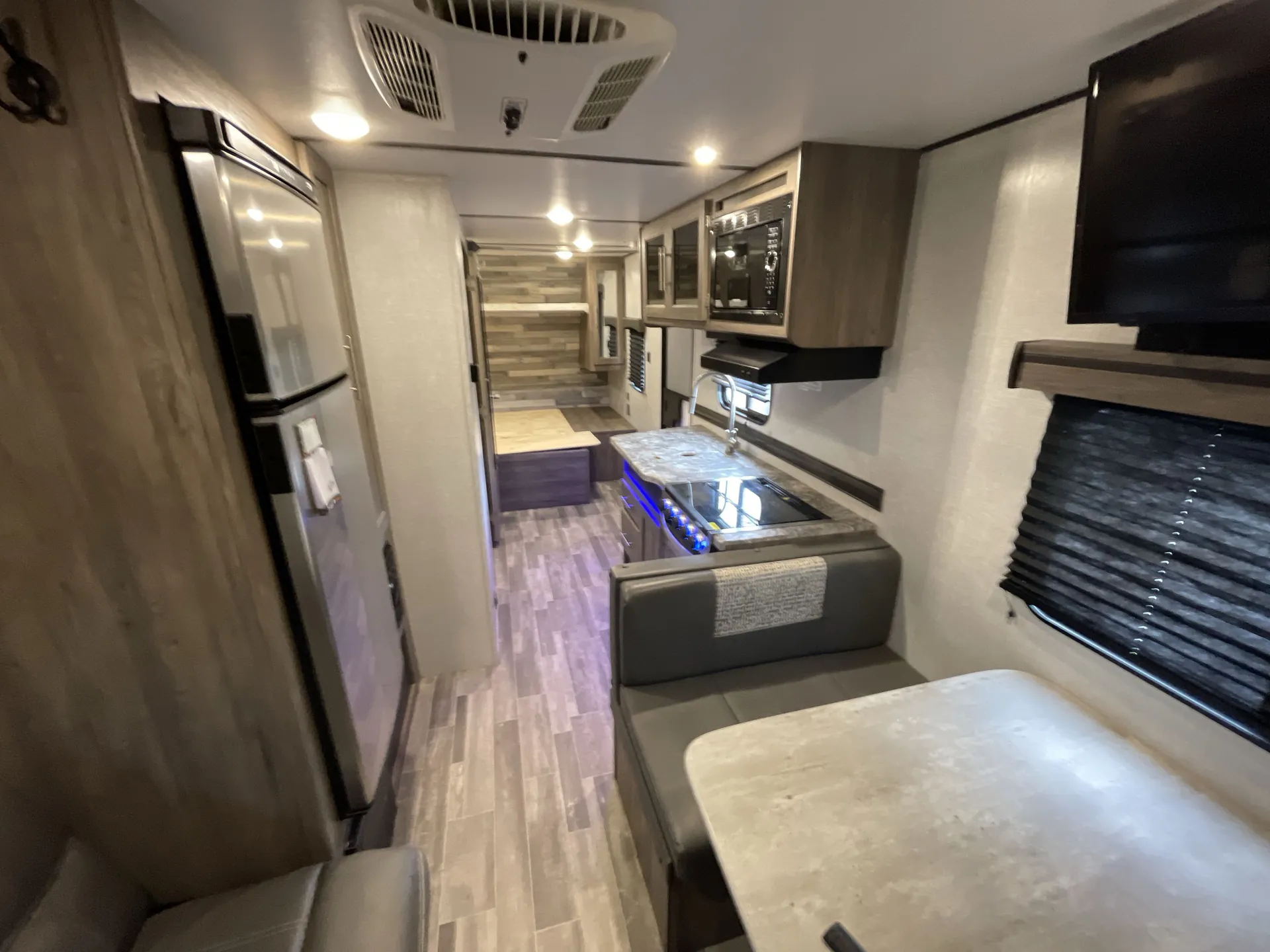 2021 CrossRoads Zinger 211RD — living area main