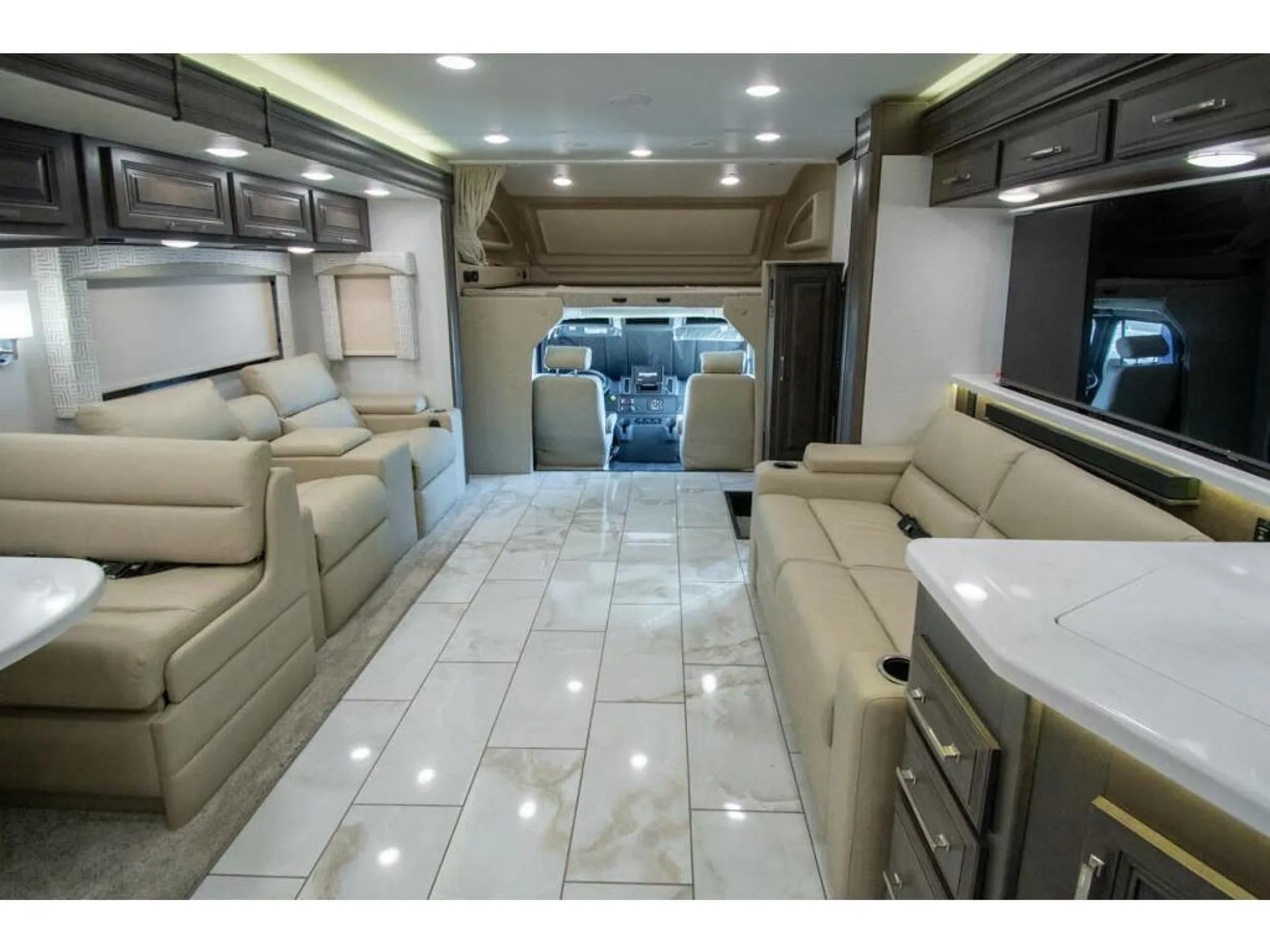 2026 Entegra Coach Accolade XL 37M - Photo 3