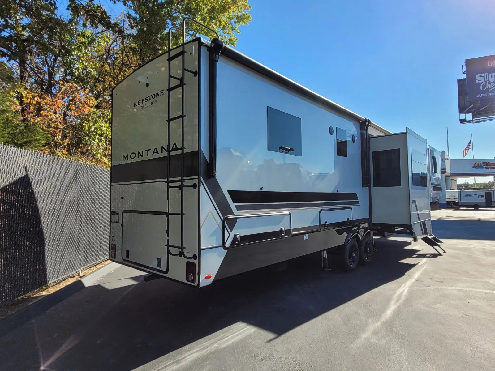2026 Keystone Montana 3941FO - Photo 4